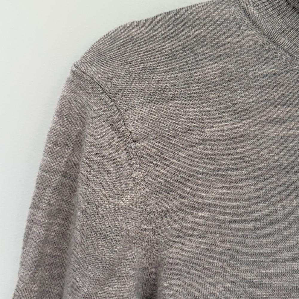 Uniqlo Sweater 100% Wool Turtleneck Gray Long Sleeve Lightweight Fine Knit SZ M - Picture 4 of 11